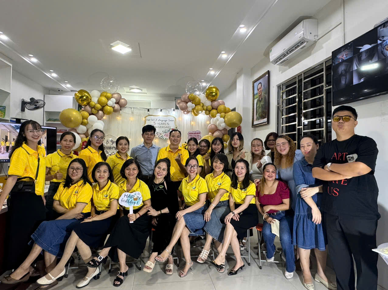 LỄ KỶ NIỆM 5 NĂM THÀNH LẬP TRUNG TÂM NGOẠI NGỮ VIỆT ÚC 3