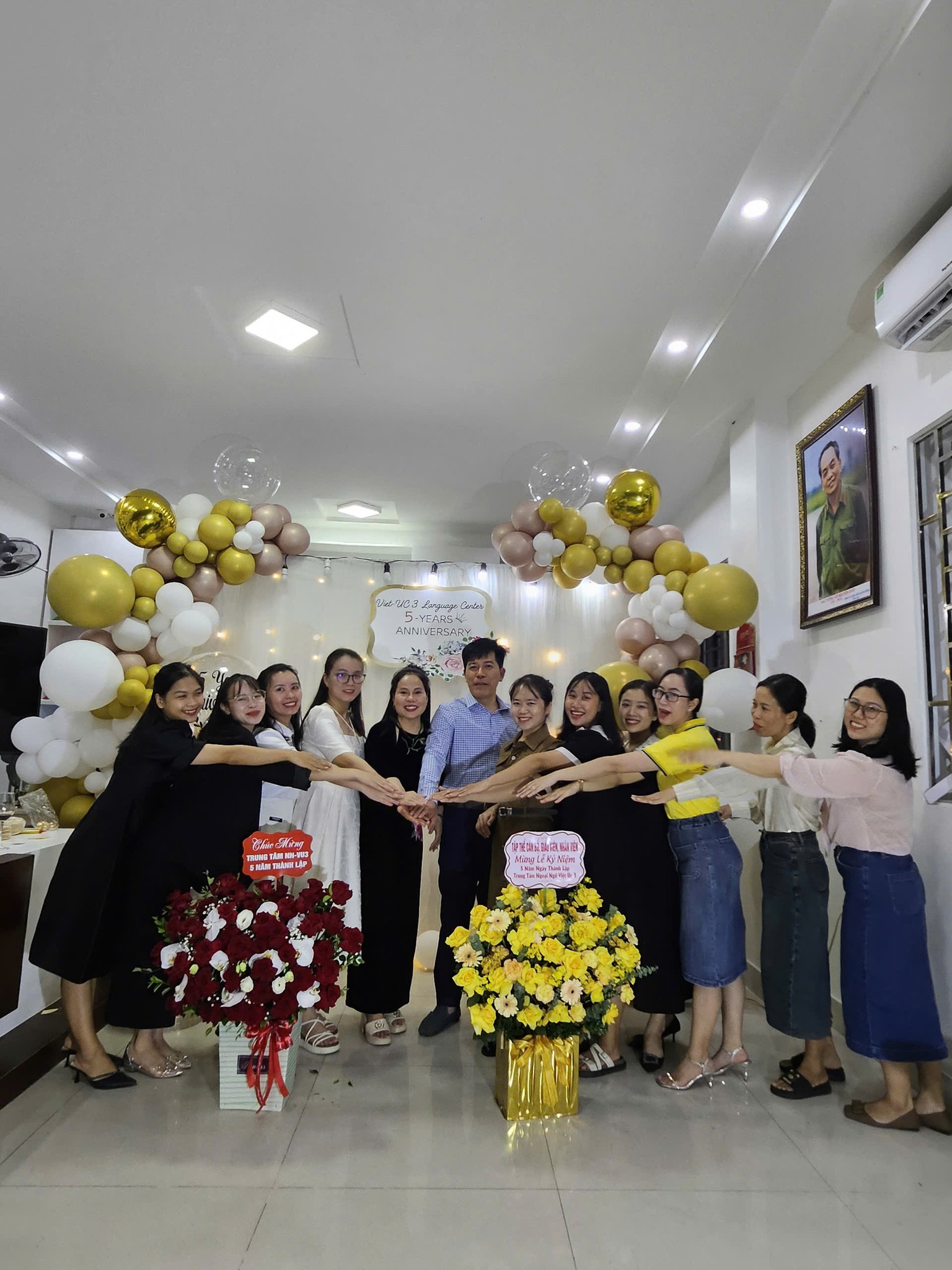 LỄ KỶ NIỆM 5 NĂM THÀNH LẬP TRUNG TÂM NGOẠI NGỮ VIỆT ÚC 3