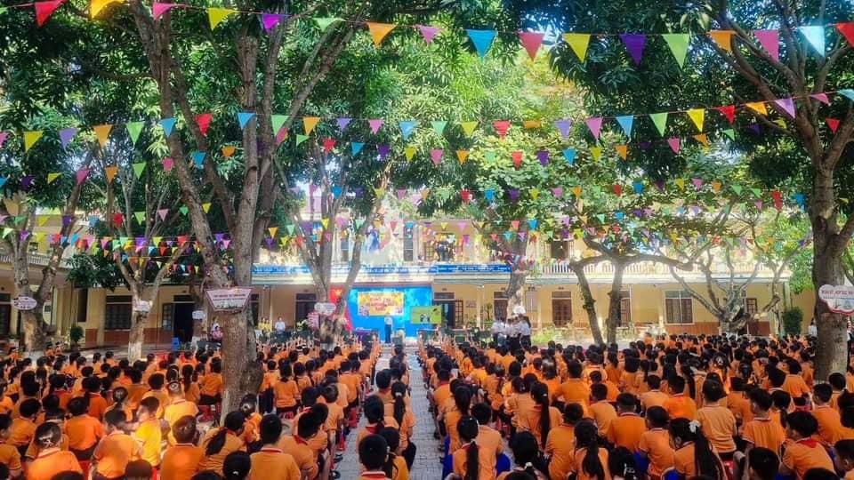 Trung tâm Ngoại ngữ Việt Úc 3 đã phối hợp cùng trường tiểu học Nghi Ân và các trung tâm tiếng anh tăng cường tổ chức cuộc thi "RUNG CHUÔNG VÀNG" cho các bạn học sinh khối 4 và 5.