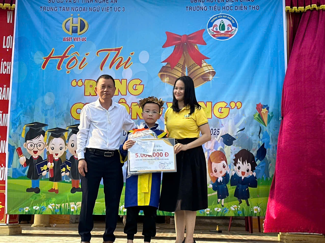 Trung tâm Ngoại ngữ Việt Úc 3 kết hợp cùng Trường Tiểu học Diễn Thọ tổ chức cuộc thi “RUNG CHUÔNG VÀNG TIẾNG ANH - TOÁN