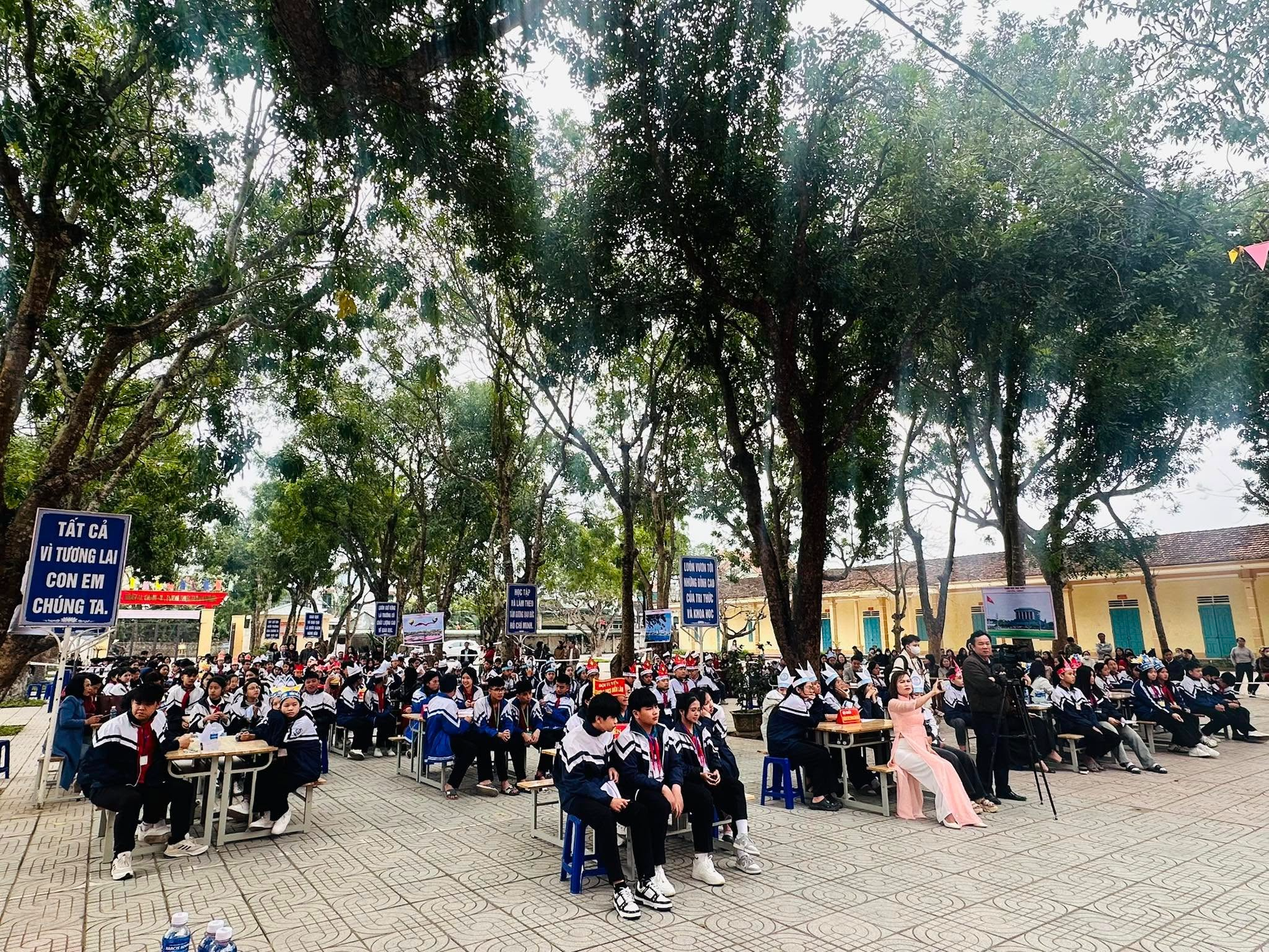 Trung tâm Ngoại ngữ Việt Úc 3 tự hào cùng Phòng Giáo dục & Đào tạo huyện Diễn Châu và các đơn vị đồng hành tổ chức Câu lạc bộ Văn - Toán Tuổi Thơ cấp THCS năm học 2024-2025